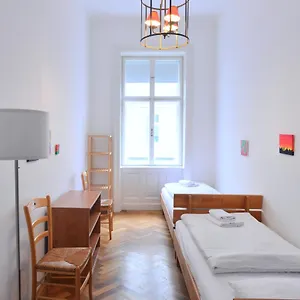 Flat - 1 Free Parking Space At The Metro Viena