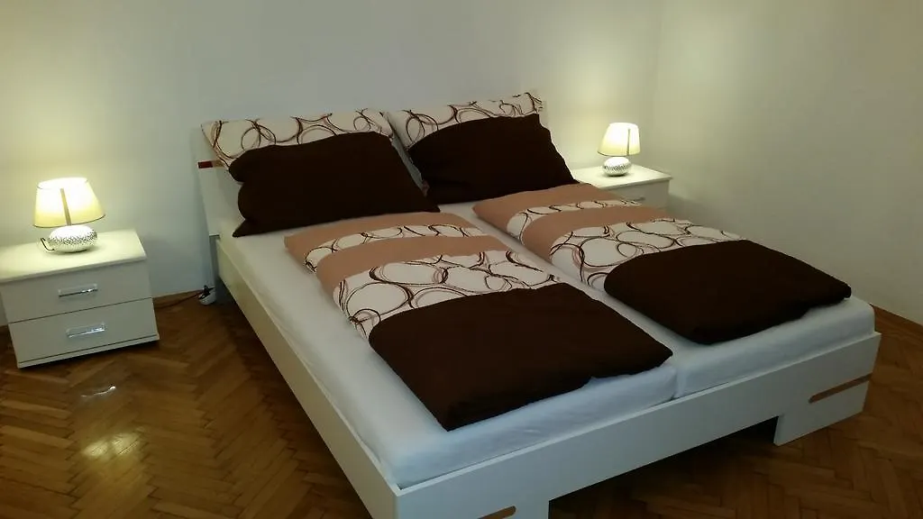Goldfisch Apartment Central Park Viena 0*,