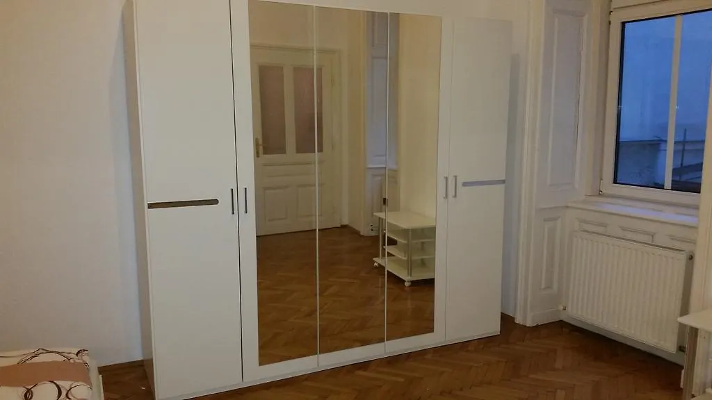 Goldfisch Apartment Central Park Vienna 0*,  Austria