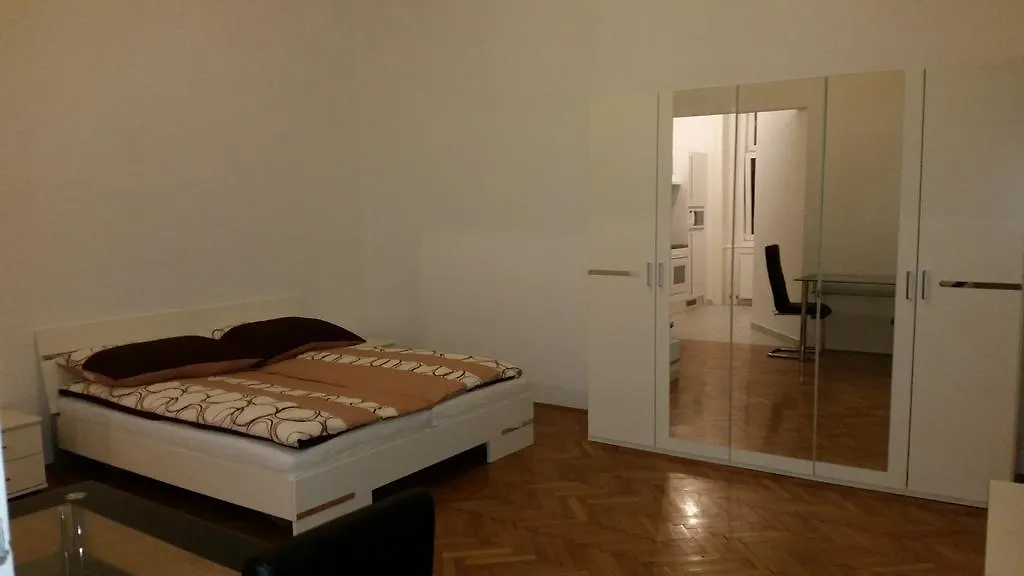 Goldfisch Apartment Central Park Viena